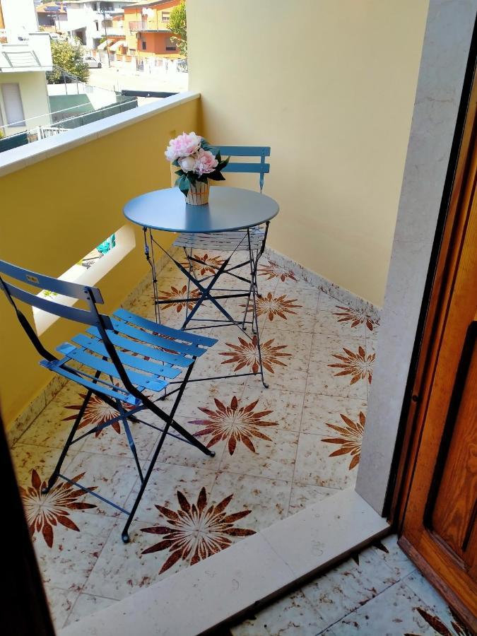 Le Camelie Appartamento Боза Екстериор снимка